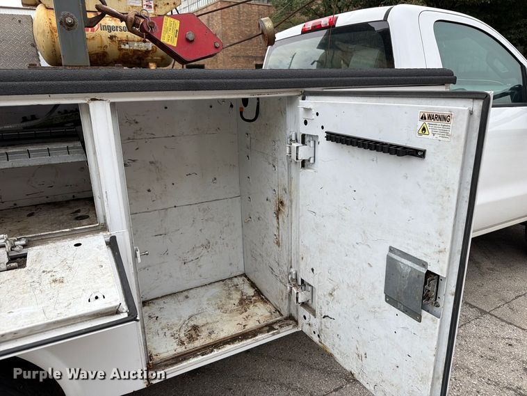 image for item FB5949 2016 Chevrolet Silverado 3500HD utility bed pickup truck