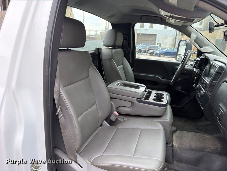 image for item FB5949 2016 Chevrolet Silverado 3500HD utility bed pickup truck