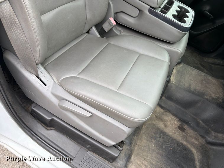 image for item FB5949 2016 Chevrolet Silverado 3500HD utility bed pickup truck