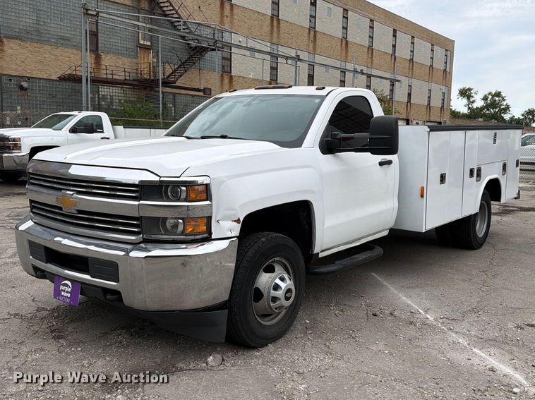 2016 Chevrolet Silverado 3500HD utility bed pickup truck