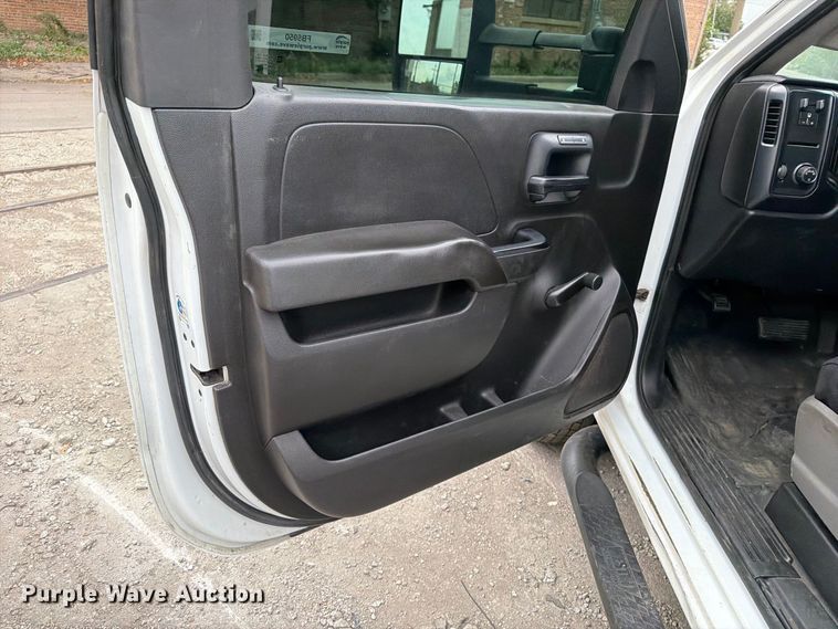 image for item FB5950 2016 Chevrolet Silverado 3500HD utility bed pickup truck