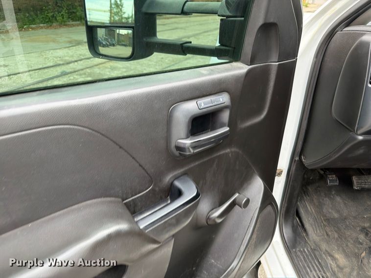 image for item FB5950 2016 Chevrolet Silverado 3500HD utility bed pickup truck