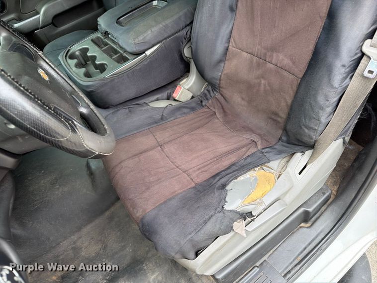 image for item FB5950 2016 Chevrolet Silverado 3500HD utility bed pickup truck