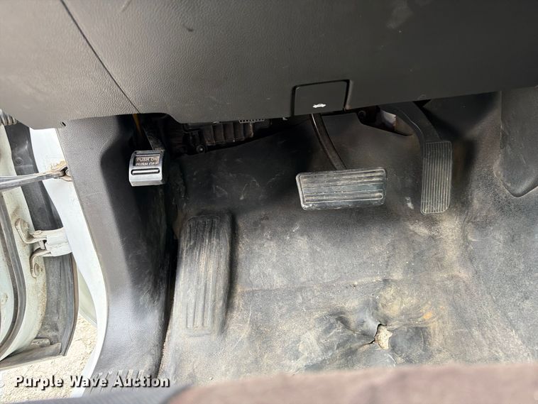 image for item FB5950 2016 Chevrolet Silverado 3500HD utility bed pickup truck