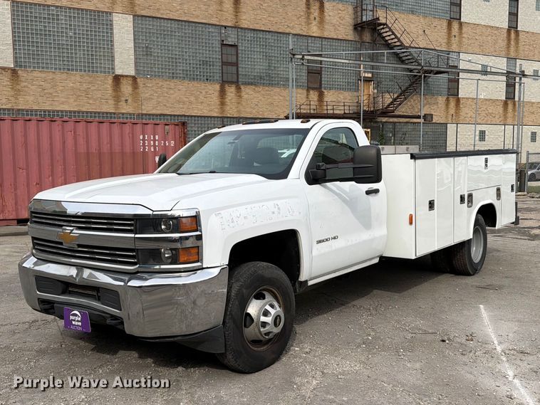 2016 Chevrolet Silverado 3500HD utility bed pickup truck