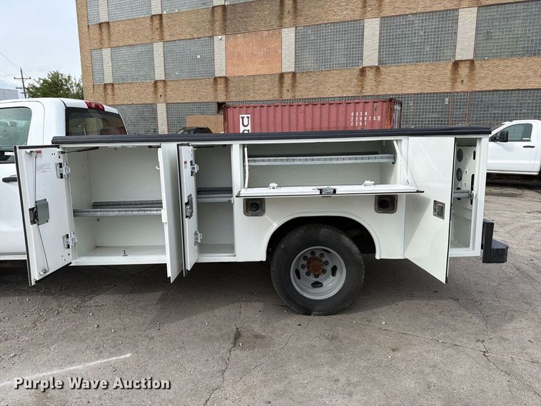 image for item FB5951 2016 Chevrolet Silverado 3500HD utility bed pickup truck