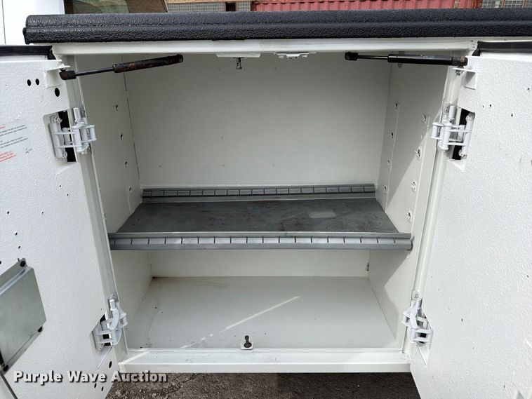 image for item FB5951 2016 Chevrolet Silverado 3500HD utility bed pickup truck