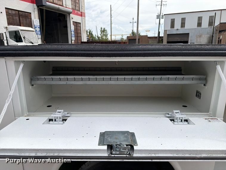 image for item FB5951 2016 Chevrolet Silverado 3500HD utility bed pickup truck