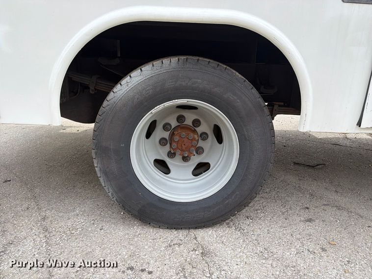 image for item FB5951 2016 Chevrolet Silverado 3500HD utility bed pickup truck