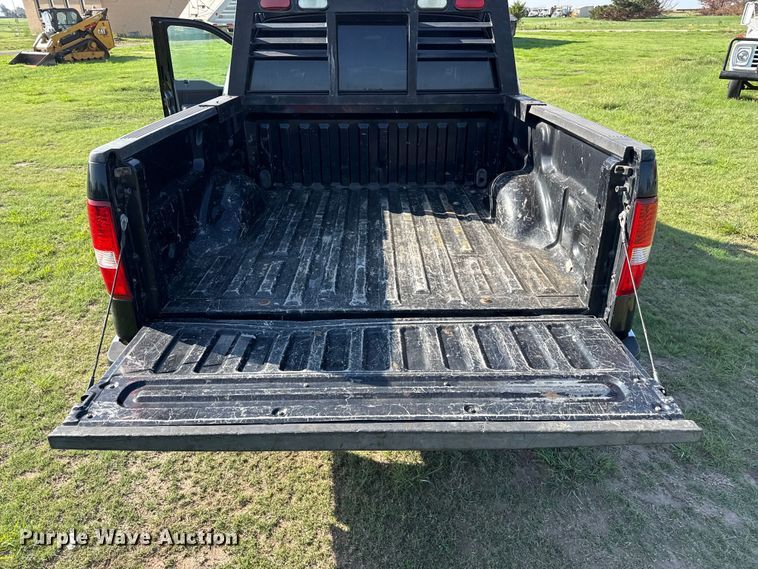 image for item FB6737 2006 Ford F150 Crew Cab pickup truck