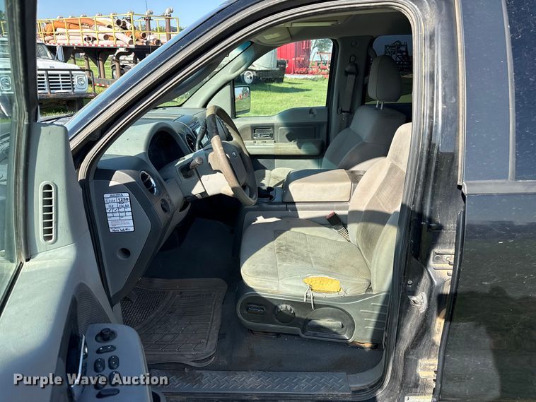 image for item FB6737 2006 Ford F150 Crew Cab pickup truck