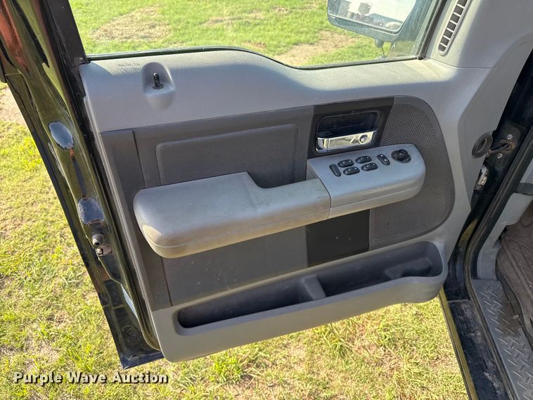 image for item FB6737 2006 Ford F150 Crew Cab pickup truck