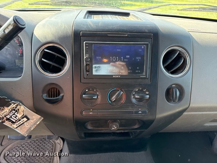 image for item FB6737 2006 Ford F150 Crew Cab pickup truck