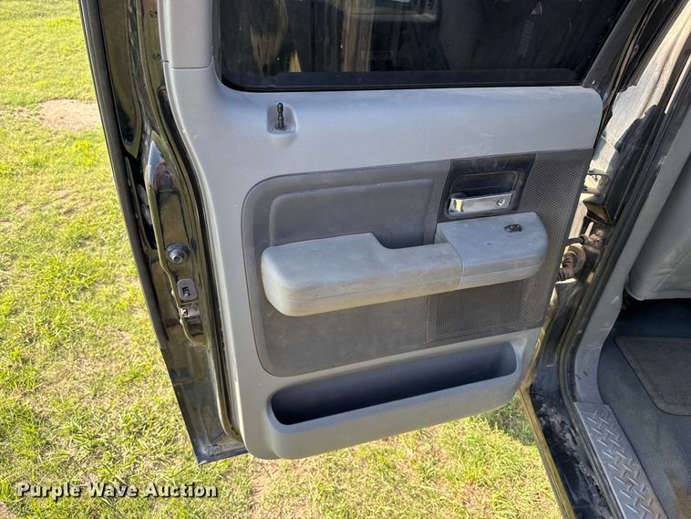 image for item FB6737 2006 Ford F150 Crew Cab pickup truck