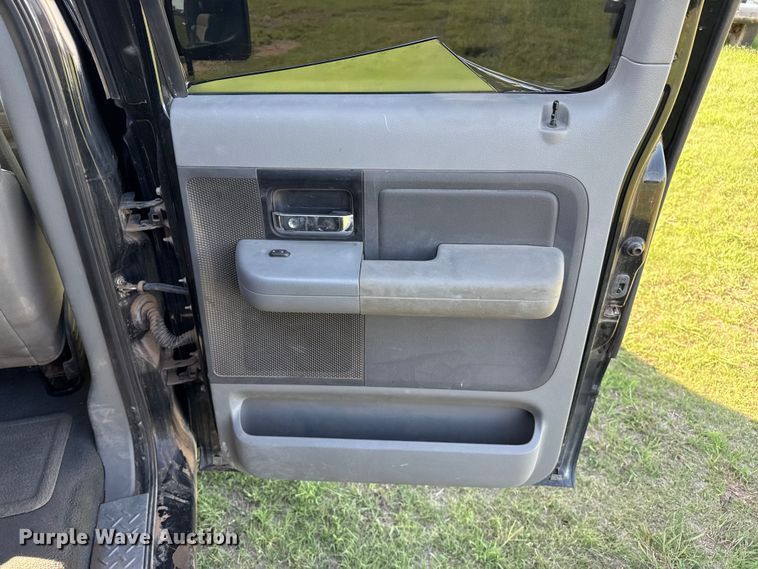 image for item FB6737 2006 Ford F150 Crew Cab pickup truck