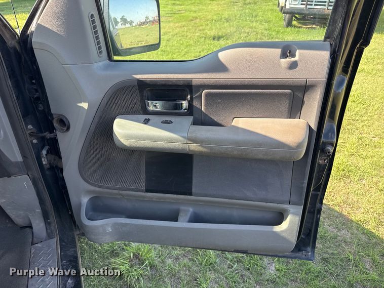 image for item FB6737 2006 Ford F150 Crew Cab pickup truck
