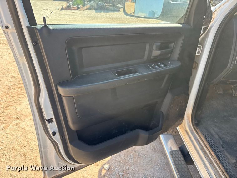 image for item FB6902 2017 RAM 2500 Crew Cab pickup truck