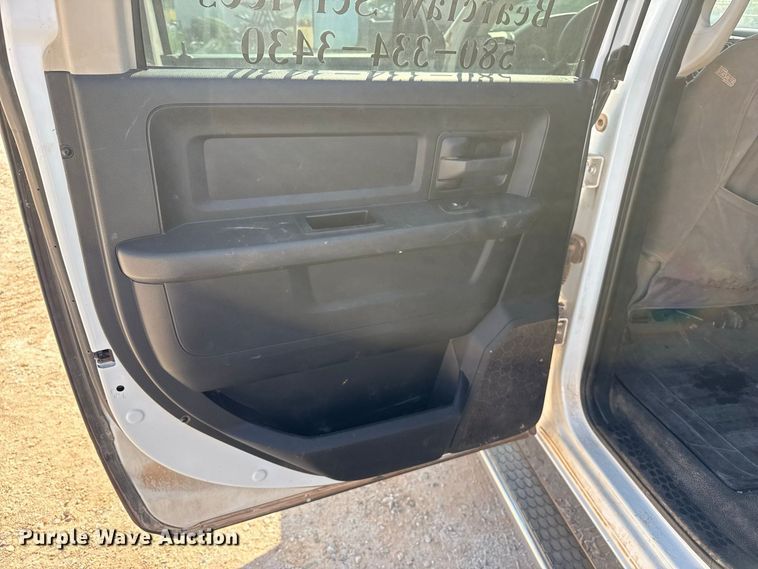 image for item FB6902 2017 RAM 2500 Crew Cab pickup truck