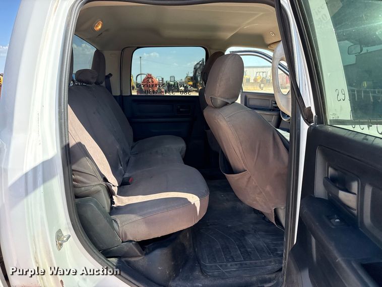 image for item FB6902 2017 RAM 2500 Crew Cab pickup truck