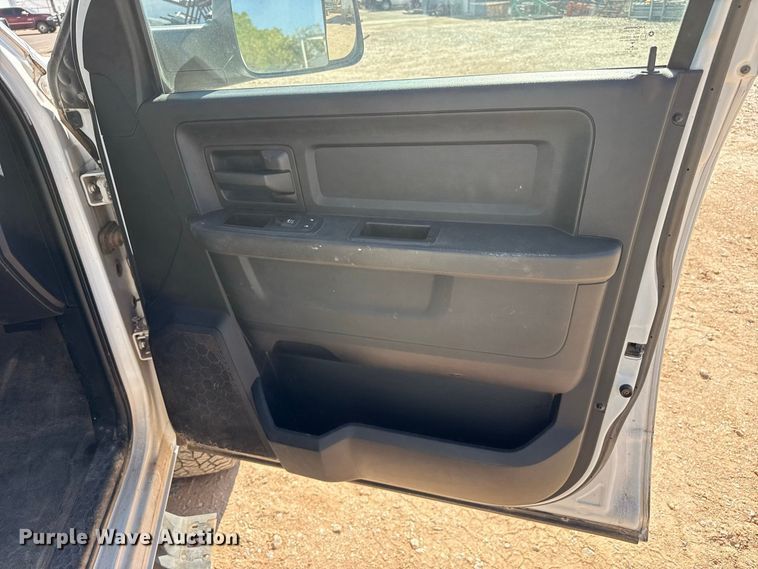 image for item FB6902 2017 RAM 2500 Crew Cab pickup truck