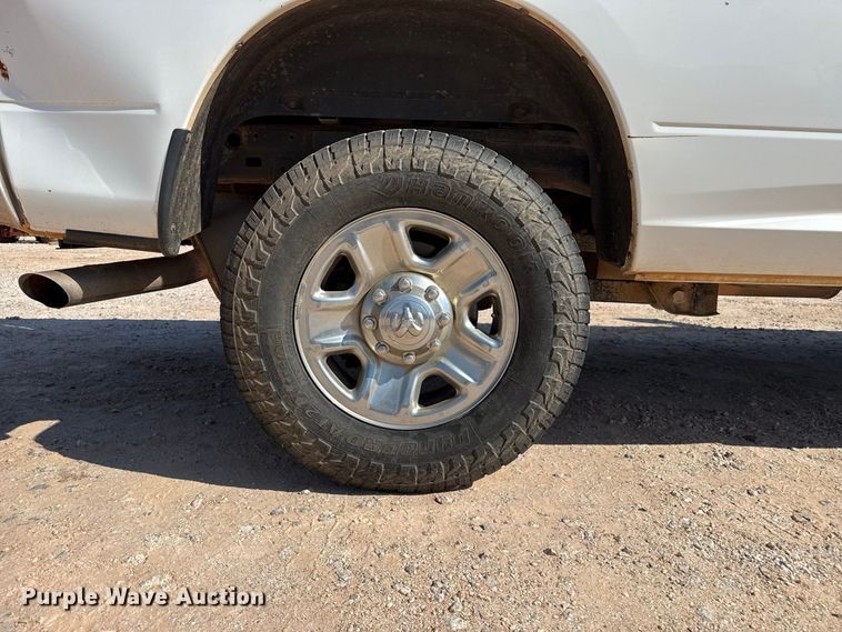 image for item FB6902 2017 RAM 2500 Crew Cab pickup truck