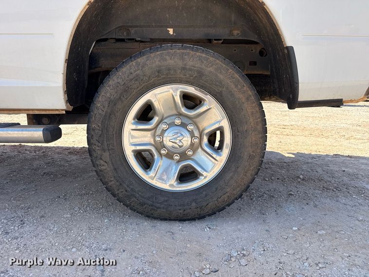 image for item FB6902 2017 RAM 2500 Crew Cab pickup truck
