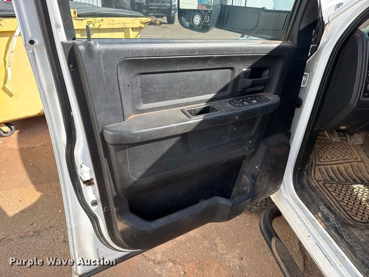 image for item FB6903 2018 RAM 2500 Crew Cab pickup truck