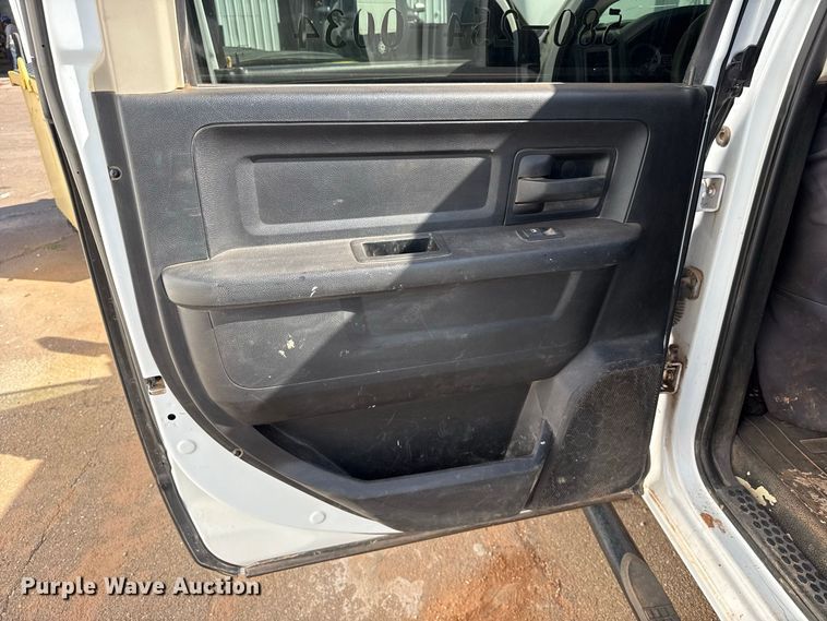 image for item FB6903 2018 RAM 2500 Crew Cab pickup truck