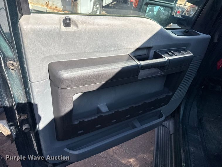image for item FB6904 2011 Ford F450 Super Duty XL Crew Cab utility bed pickup truck