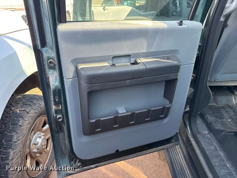 image for item FB6904 2011 Ford F450 Super Duty XL Crew Cab utility bed pickup truck