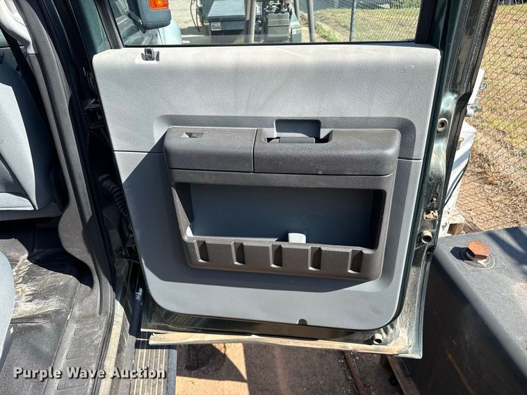 image for item FB6904 2011 Ford F450 Super Duty XL Crew Cab utility bed pickup truck