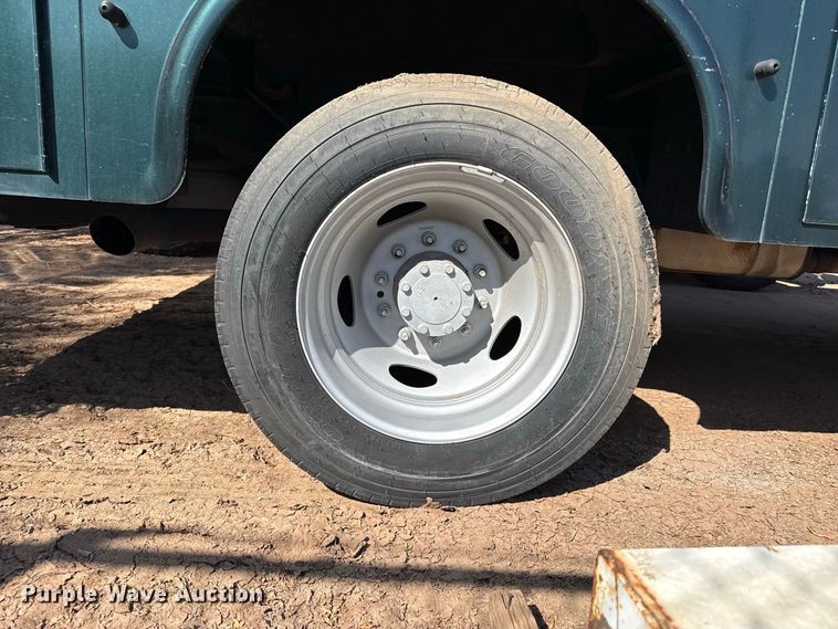image for item FB6904 2011 Ford F450 Super Duty XL Crew Cab utility bed pickup truck