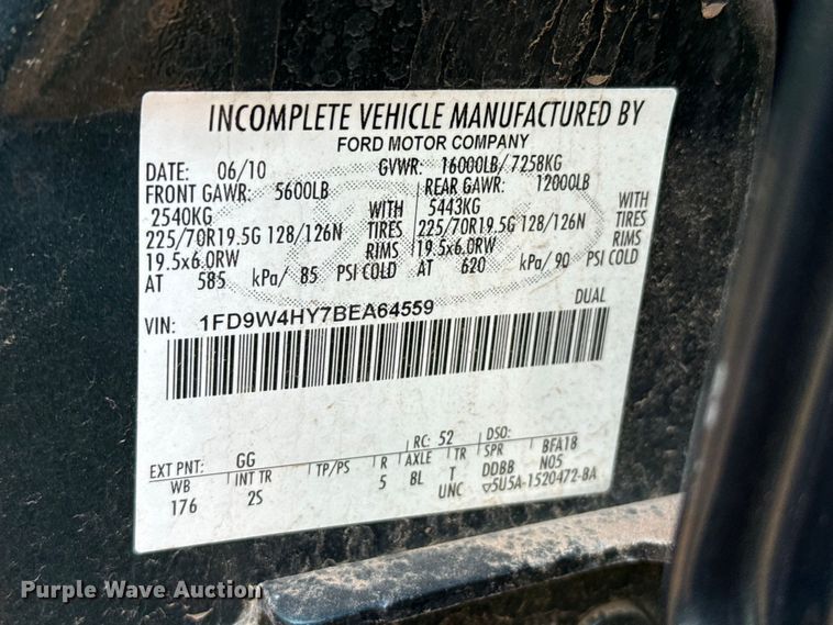 image for item FB6904 2011 Ford F450 Super Duty XL Crew Cab utility bed pickup truck