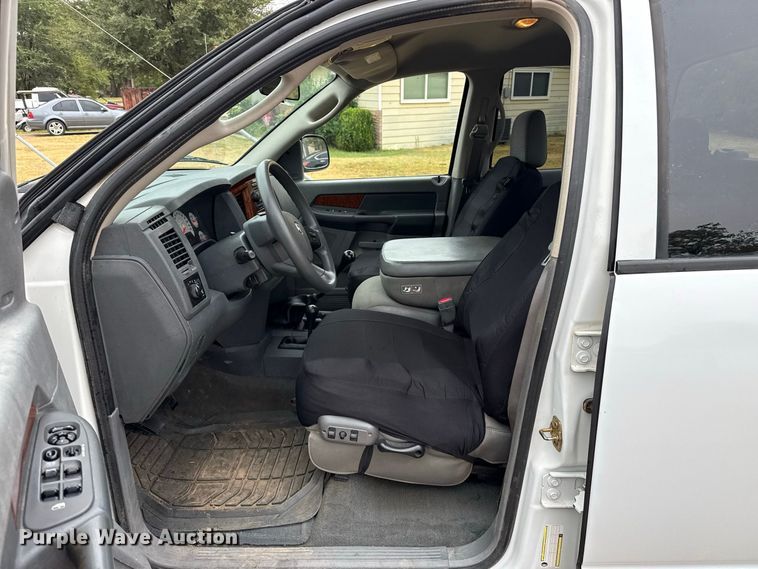 image for item FB6937 2006 Dodge Ram 2500 Ext. Cab pickup truck