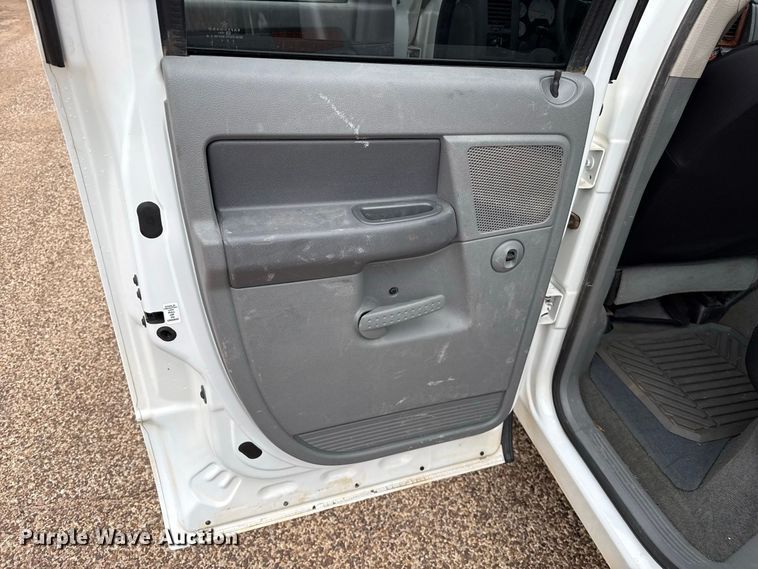 image for item FB6937 2006 Dodge Ram 2500 Ext. Cab pickup truck