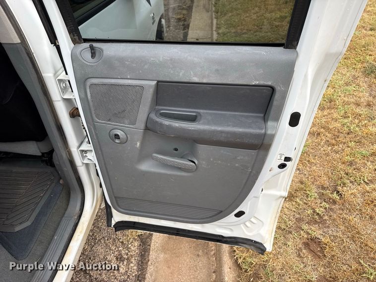 image for item FB6937 2006 Dodge Ram 2500 Ext. Cab pickup truck