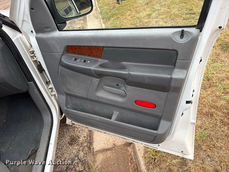 image for item FB6937 2006 Dodge Ram 2500 Ext. Cab pickup truck