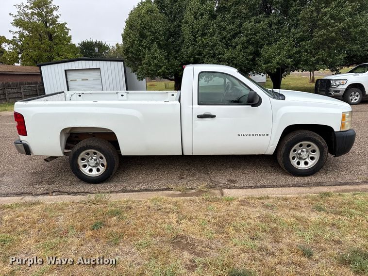 image for item FB6938 2007 Chevrolet Silverado 1500 pickup truck