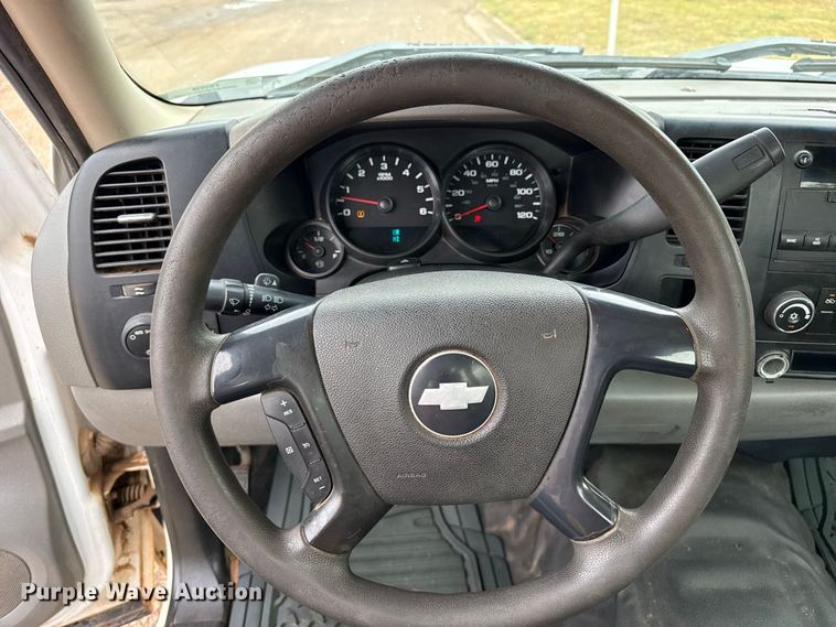 image for item FB6938 2007 Chevrolet Silverado 1500 pickup truck