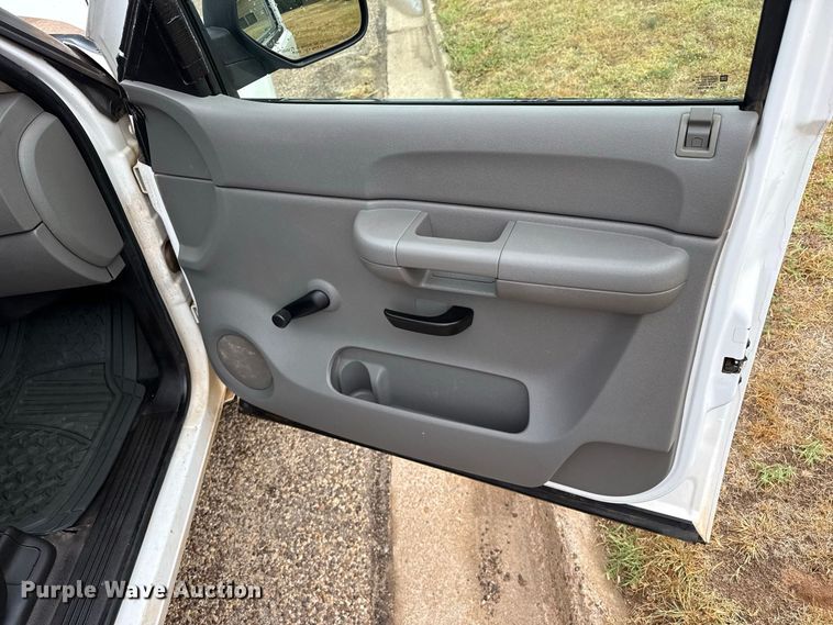 image for item FB6938 2007 Chevrolet Silverado 1500 pickup truck