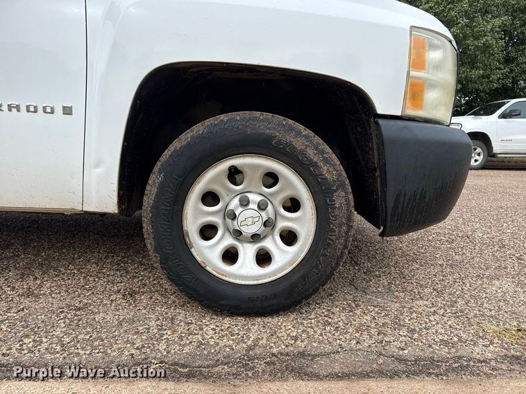 image for item FB6938 2007 Chevrolet Silverado 1500 pickup truck
