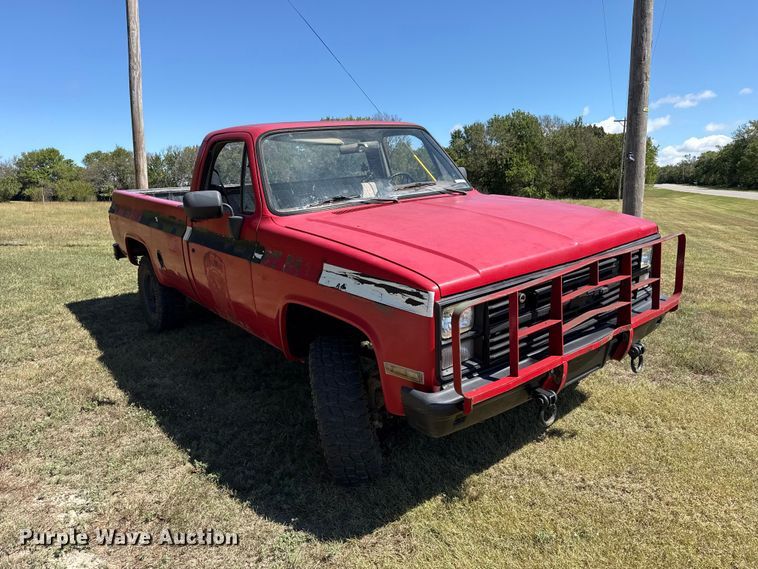 image for item FB6948 1985 Chevrolet D30 pickup truck