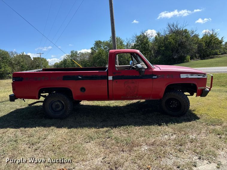 image for item FB6948 1985 Chevrolet D30 pickup truck