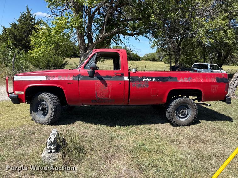 image for item FB6948 1985 Chevrolet D30 pickup truck