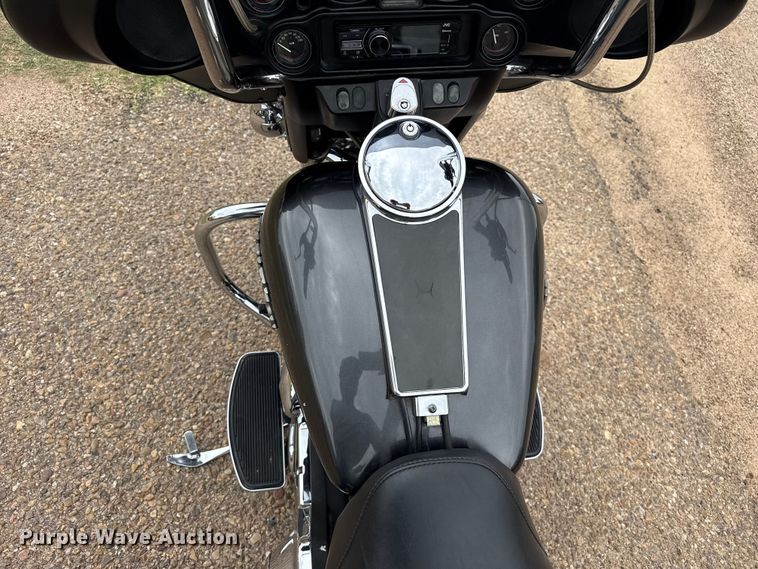 image for item FB6949 1999 Harley Davidson FLHTCI motorcycle
