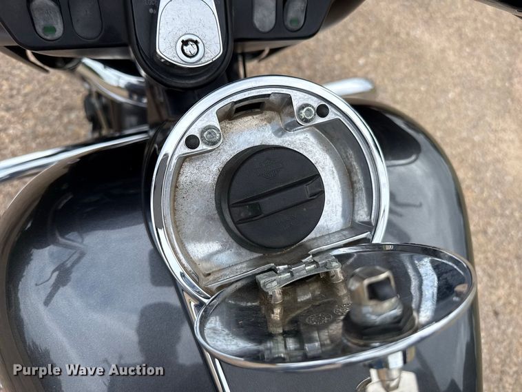 image for item FB6949 1999 Harley Davidson FLHTCI motorcycle