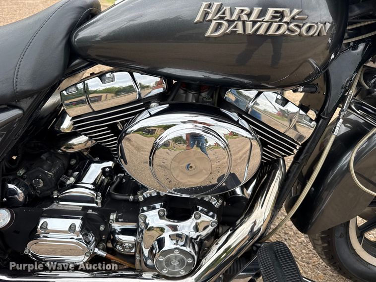 image for item FB6949 1999 Harley Davidson FLHTCI motorcycle