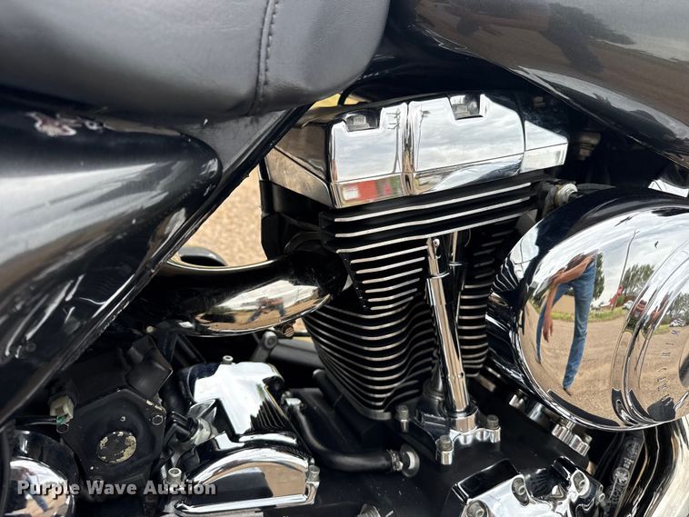 image for item FB6949 1999 Harley Davidson FLHTCI motorcycle
