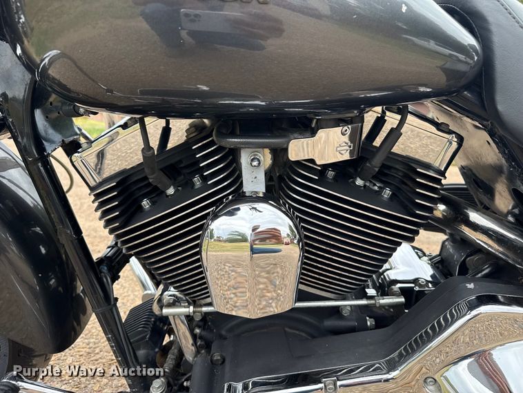 image for item FB6949 1999 Harley Davidson FLHTCI motorcycle