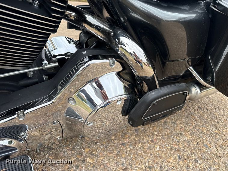 image for item FB6949 1999 Harley Davidson FLHTCI motorcycle